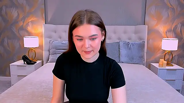 Snapshot of GLORIA_BLOOM chatting on 12-16-25, 08:25 GLORIA BLOOM online show from 12-16-25, 08:25