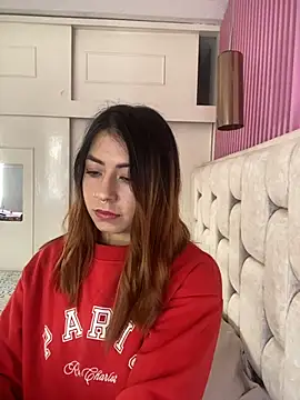 Snapshot of MaddieHunter chatting on 11-25-25, 01:33 MaddieHunter online show from 11-25-25, 01:33