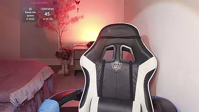 LuLu bb online show from 04-18-26, 01:42