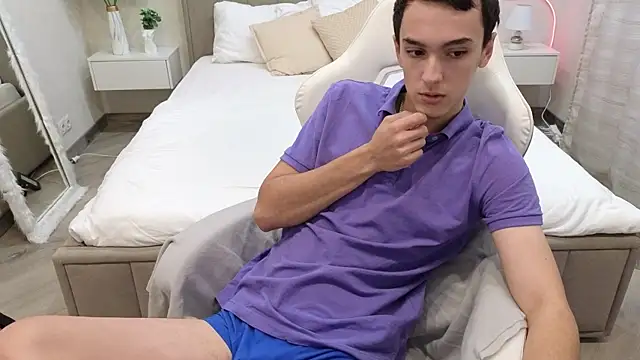 Snapshot of MoonlinSkinn chatting on 11-27-25, 08:05 MoonlinSkinn online show from 11-27-25, 08:05