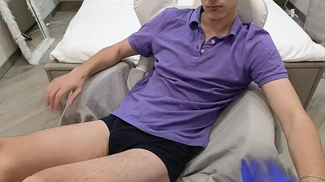 Snapshot of MoonlinSkinn chatting on 12-05-25, 01:03 MoonlinSkinn online show from 12-05-25, 01:03