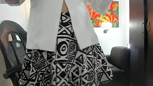 Snapshot of Miss_clarepocahose chatting on 12-21-25, 04:58 Miss clarepocahose online show from 12-21-25, 04:58