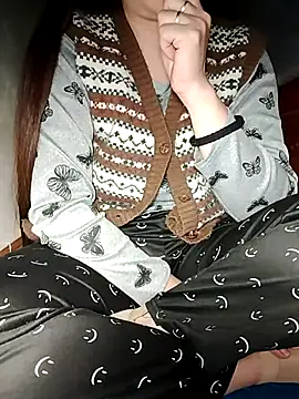 Snapshot of HanniZii chatting on 12-03-25, 04:05 HanniZii online show from 12-03-25, 04:05