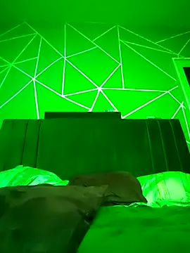 Snapshot of Reynpau19 chatting on 11-25-25, 04:23 Reynpau19 online show from 11-25-25, 04:23