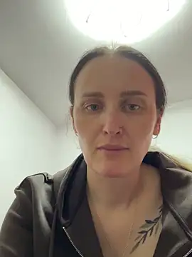 Snapshot of TomilaSi chatting on 12-13-25, 08:25 TomilaSi online show from 12-13-25, 08:25