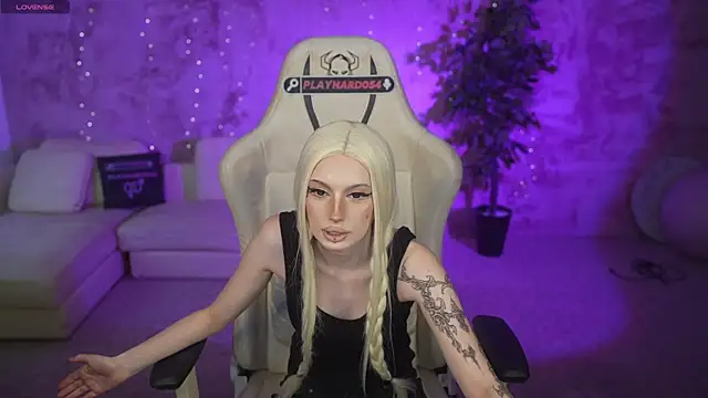 Dacota love online show from 07-15-26, 10:42