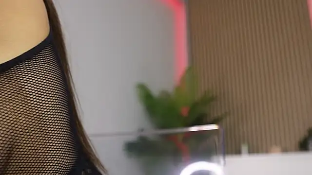 Snapshot of Jessy_Cruz_ chatting on 11-29-25, 05:43 Jessy Cruz online show from 11-29-25, 05:43