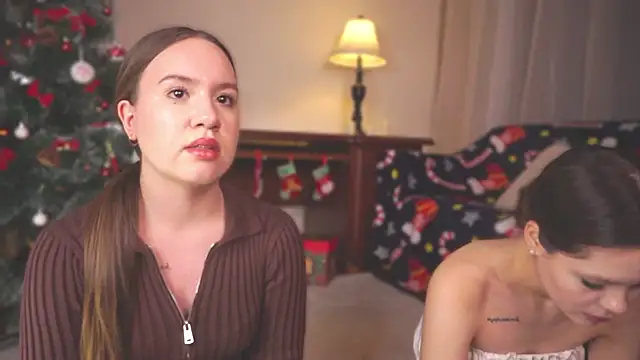 Snapshot of VirginiaRowe chatting on 12-16-25, 02:33 VirginiaRowe online show from 12-16-25, 02:33