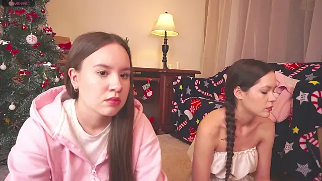 Snapshot of VirginiaRowe chatting on 12-17-25, 02:45 VirginiaRowe online show from 12-17-25, 02:45