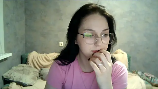 Snapshot of GlibRasher chatting on 12-03-25, 08:07 GlibRasher online show from 12-03-25, 08:07