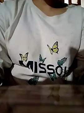 Snapshot of NariShow chatting on 12-16-25, 12:04 NariShow online show from 12-16-25, 12:04