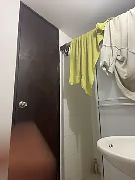 Miia moonn online show from 12-18-25, 11:05