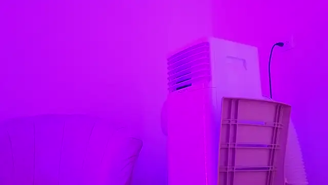 Snapshot of megan_lenon chatting on 07-18-26, 05:06 megan lenon online show from 07-18-26, 05:06