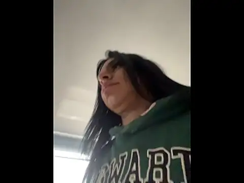 Snapshot of SaraAndrade_ chatting on 12-16-25, 11:37 SaraAndrade online show from 12-16-25, 11:37