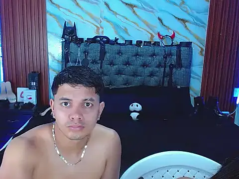 Snapshot of Meryandcris chatting on 11-25-25, 04:01 Meryandcris online show from 11-25-25, 04:01