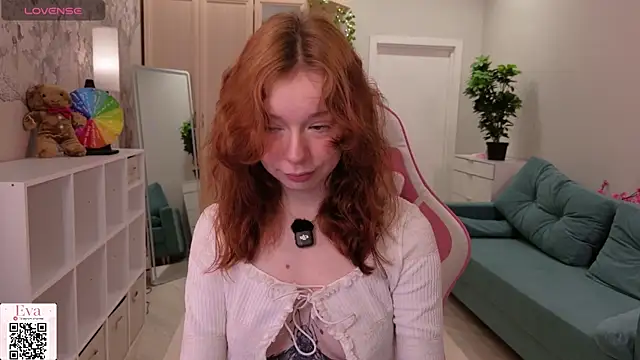 Snapshot of eva_aria chatting on 06-12-26, 01:04 eva aria online show from 06-12-26, 01:04