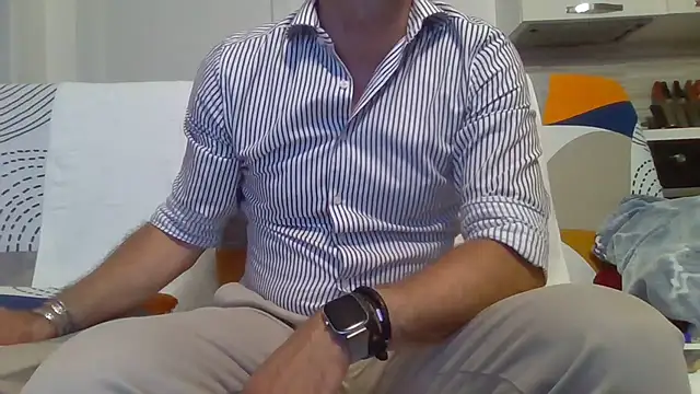 Snapshot of Eroshotlicker chatting on 06-08-26, 09:37 Eroshotlicker online show from 06-08-26, 09:37