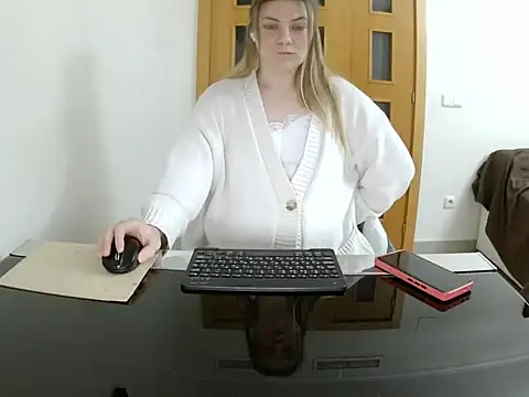 Snapshot of Adelyxveex chatting on 11-27-25, 11:07 Adelyxveex online show from 11-27-25, 11:07