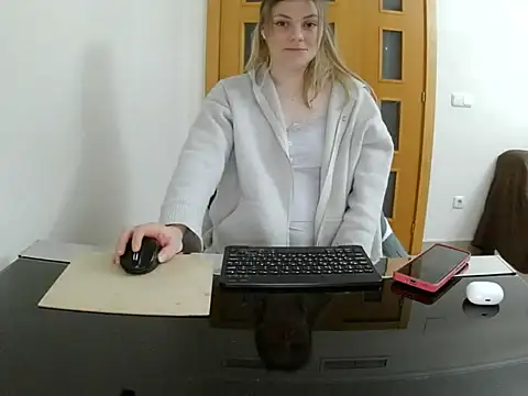 Snapshot of Adelyxveex chatting on 12-01-25, 11:43 Adelyxveex online show from 12-01-25, 11:43