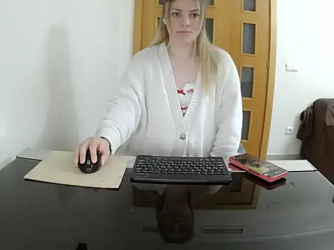 Snapshot of Adelyxveex chatting on 12-03-25, 11:58 Adelyxveex online show from 12-03-25, 11:58