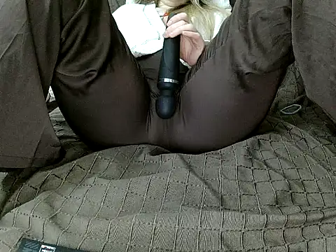 Snapshot of Adelyxveex chatting on 12-04-25, 12:25 Adelyxveex online show from 12-04-25, 12:25