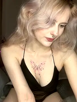 Snapshot of MilaElin chatting on 11-30-25, 09:30 MilaElin online show from 11-30-25, 09:30