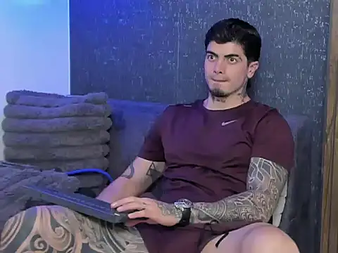 Snapshot of _mrcock__ chatting on 06-17-26, 04:15 mrcock online show from 06-17-26, 04:15