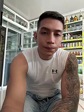 Snapshot of OliverWest04 chatting on 05-19-26, 04:02 OliverWest04 online show from 05-19-26, 04:02