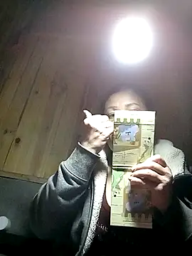 Snapshot of hey-bana chatting on 12-14-25, 01:27 hey-bana online show from 12-14-25, 01:27