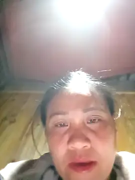 Snapshot of hey-bana chatting on 12-15-25, 01:37 hey-bana online show from 12-15-25, 01:37