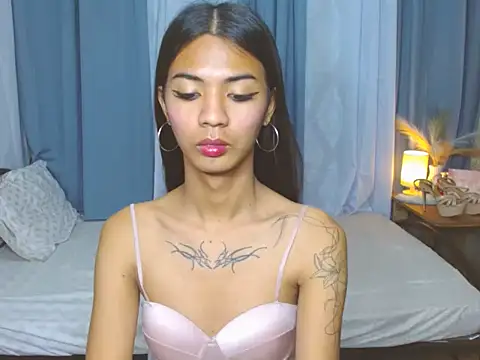 Snapshot of SamaraMillers chatting on 12-16-25, 03:39 SamaraMillers online show from 12-16-25, 03:39