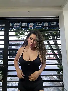 Snapshot of VictoriaaRose chatting on 11-26-25, 10:33 VictoriaaRose online show from 11-26-25, 10:33