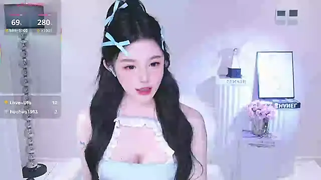 Snapshot of Persephone_2025 chatting on 12-15-25, 02:43 Persephone 2025 online show from 12-15-25, 02:43