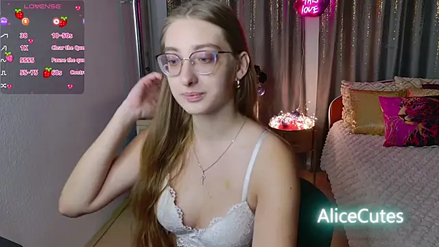 AliceCutes online show from 12-01-25, 02:33