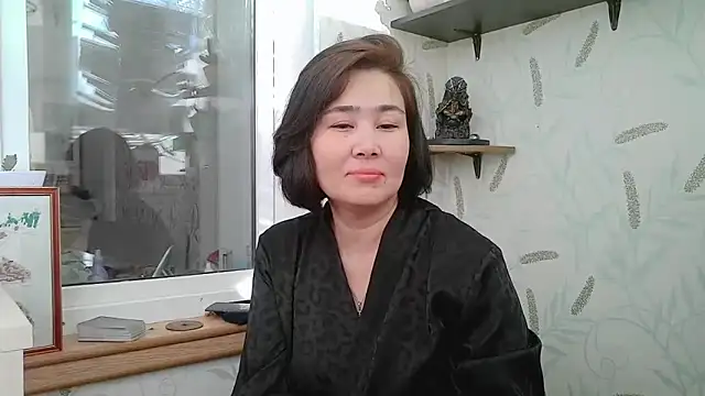 Snapshot of Nettie_Allie chatting on 12-15-25, 08:51 Nettie Allie online show from 12-15-25, 08:51