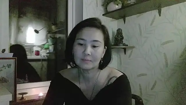 Snapshot of Nettie_Allie chatting on 12-17-25, 04:24 Nettie Allie online show from 12-17-25, 04:24