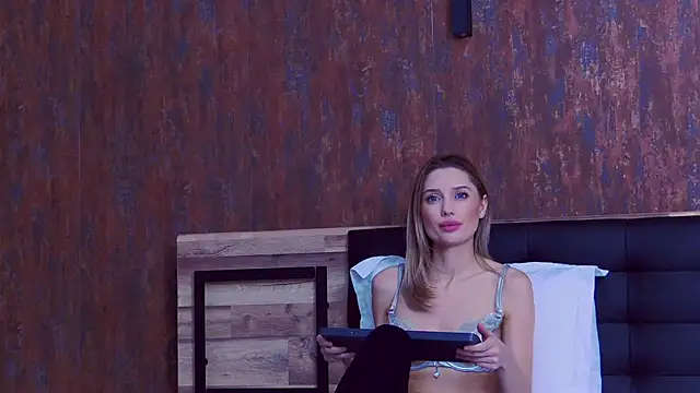 Snapshot of SilviaPastori chatting on 12-16-25, 06:07 SilviaPastori online show from 12-16-25, 06:07