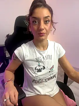 Snapshot of Sandy_Bell chatting on 11-26-25, 04:08 Sandy Bell online show from 11-26-25, 04:08