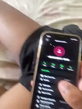 Snapshot of casalde9vinhos chatting on 11-25-25, 04:18 casalde9vinhos online show from 11-25-25, 04:18