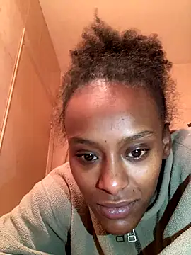 Snapshot of ___Hannah___ chatting on 12-05-25, 01:58 Hannah online show from 12-05-25, 01:58