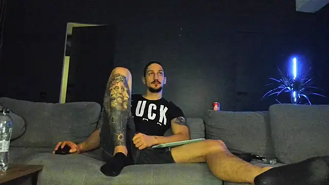 Snapshot of huntingod chatting on 12-15-25, 08:13 huntingod online show from 12-15-25, 08:13