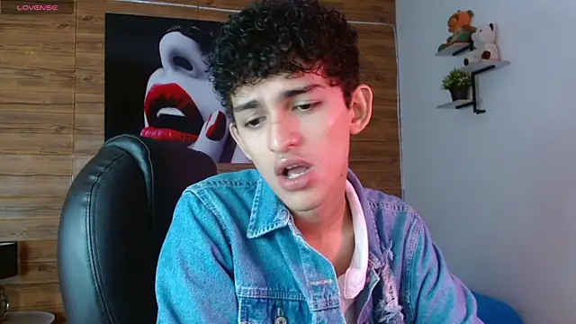 Snapshot of Michaelkoiv chatting on 11-30-25, 12:20 Michaelkoiv online show from 11-30-25, 12:20