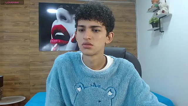 Snapshot of Michaelkoiv chatting on 12-15-25, 12:20 Michaelkoiv online show from 12-15-25, 12:20