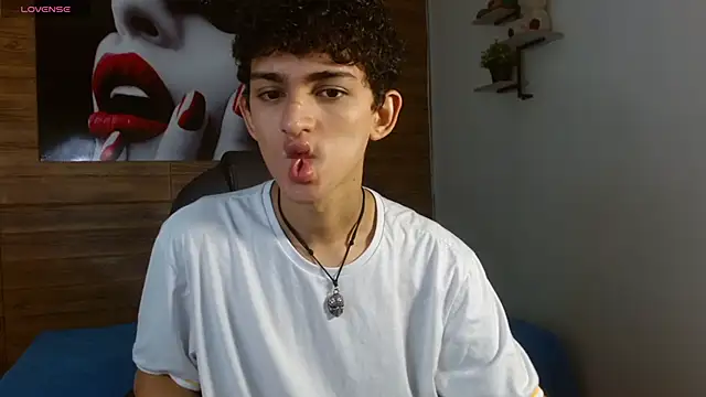 Snapshot of Michaelkoiv chatting on 12-16-25, 12:21 Michaelkoiv online show from 12-16-25, 12:21