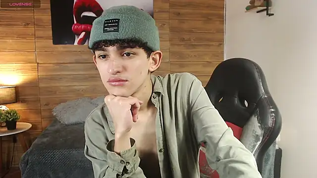 Snapshot of Michaelkoiv chatting on 04-11-26, 11:36 Michaelkoiv online show from 04-11-26, 11:36