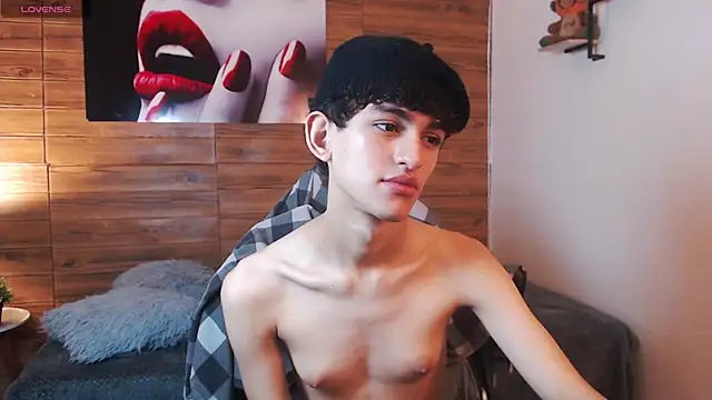 Snapshot of Michaelkoiv chatting on 04-18-26, 11:47 Michaelkoiv online show from 04-18-26, 11:47