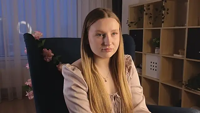 Snapshot of RemediosStrekas chatting on 12-15-25, 04:06 RemediosStrekas online show from 12-15-25, 04:06