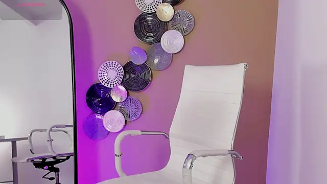 Snapshot of luna_cute__ chatting on 12-17-25, 07:53 luna cute online show from 12-17-25, 07:53