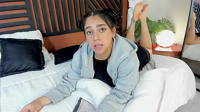 luna cute   online show from 04-26-26, 05:43