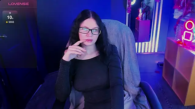 Lisa Nerdy online show from 12-15-25, 10:19